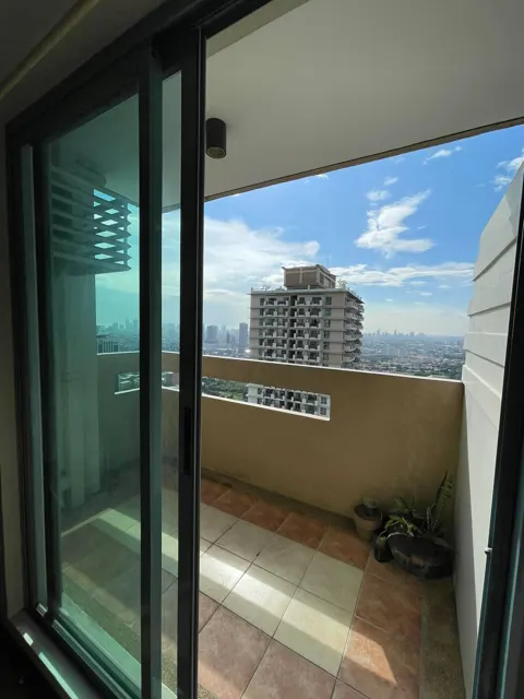 Spacious One Bedroom with Balcony Tivoli I4018
