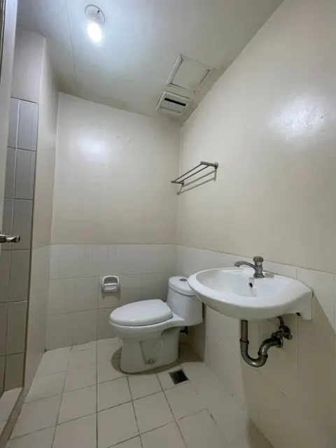 Spacious One Bedroom with Balcony Tivoli I4018