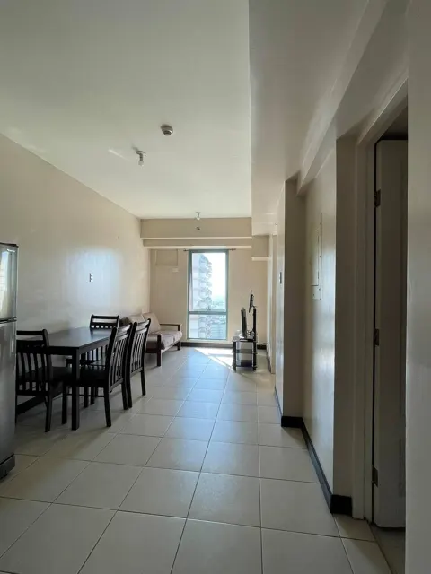Spacious One Bedroom with Balcony Tivoli I4018