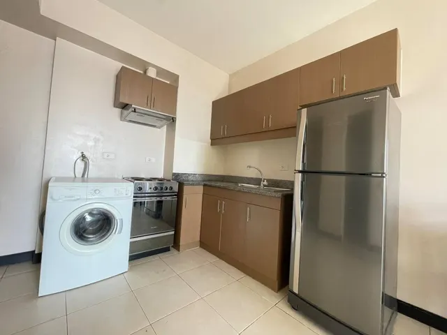 Spacious One Bedroom with Balcony Tivoli I4018
