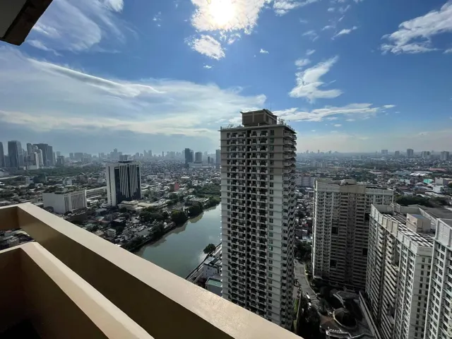 Spacious One Bedroom with Balcony Tivoli I4018